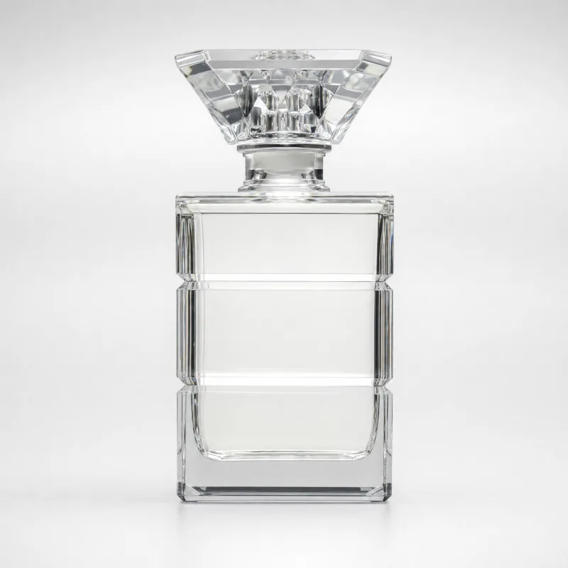 Le flacon ILVEN en photo produit, sur fond gris