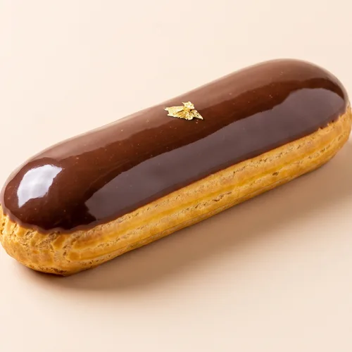 Photo produit d'un éclair au chocolat générée avec l'IA